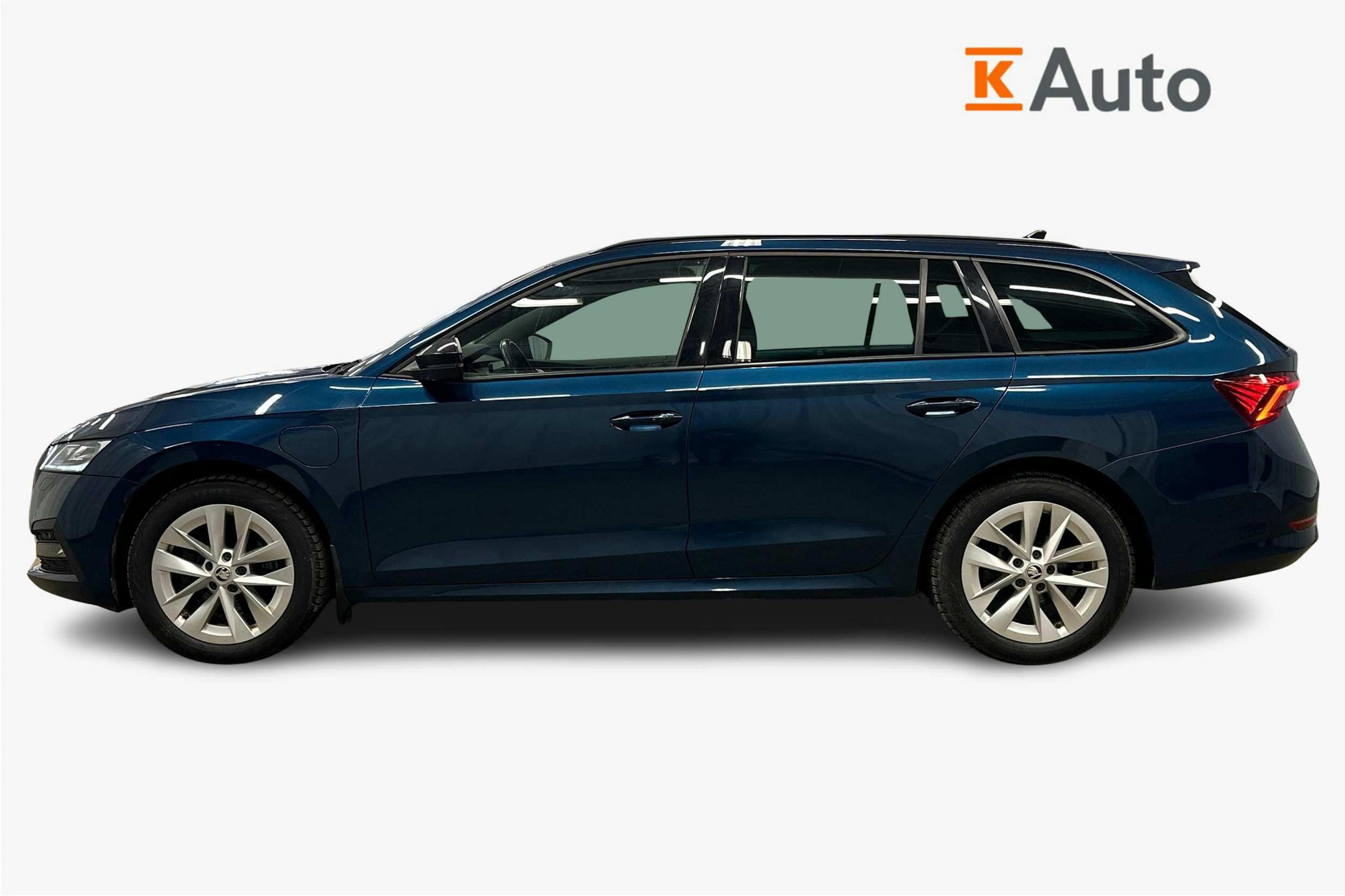 sininen Skoda Octavia 2022 kuva 6.