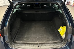 sininen Skoda Octavia 2022 kuva 14.