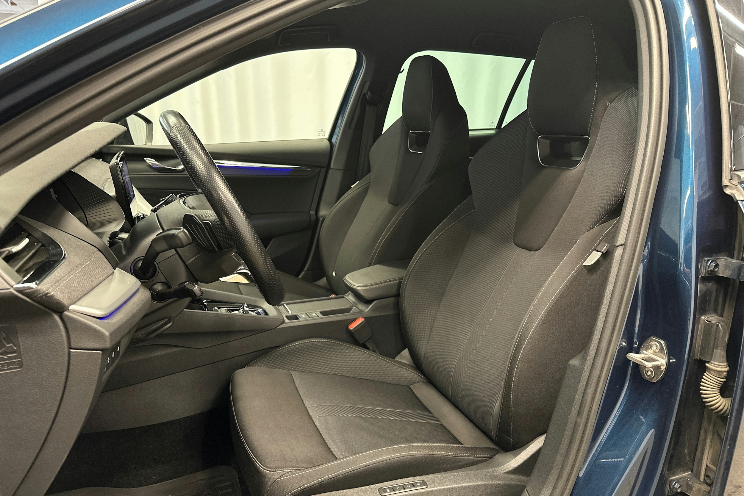 sininen Skoda Octavia 2022 kuva 17.