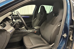 sininen Skoda Octavia 2022 kuva 17.