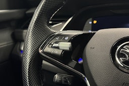 sininen Skoda Octavia 2022 kuva 21.