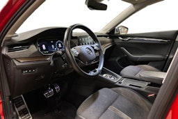 punainen Skoda Octavia 2022 kuva 3.