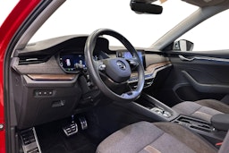 punainen Skoda Octavia 2022 kuva 7.