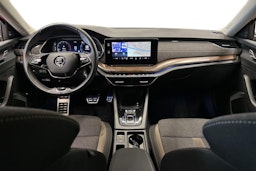 punainen Skoda Octavia 2022 kuva 9.