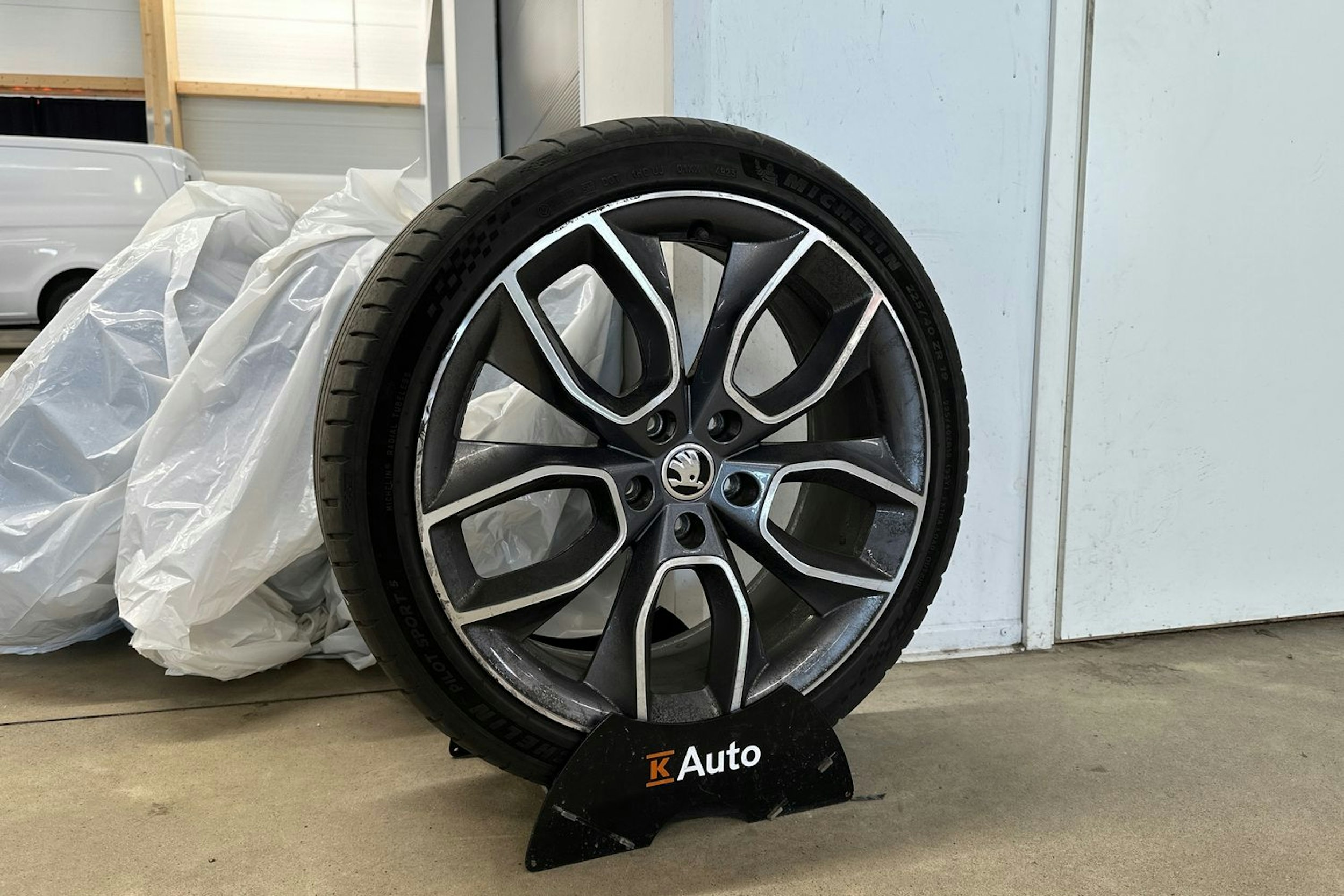 punainen Skoda Octavia 2022 kuva 13.