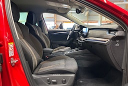 punainen Skoda Octavia 2022 kuva 14.