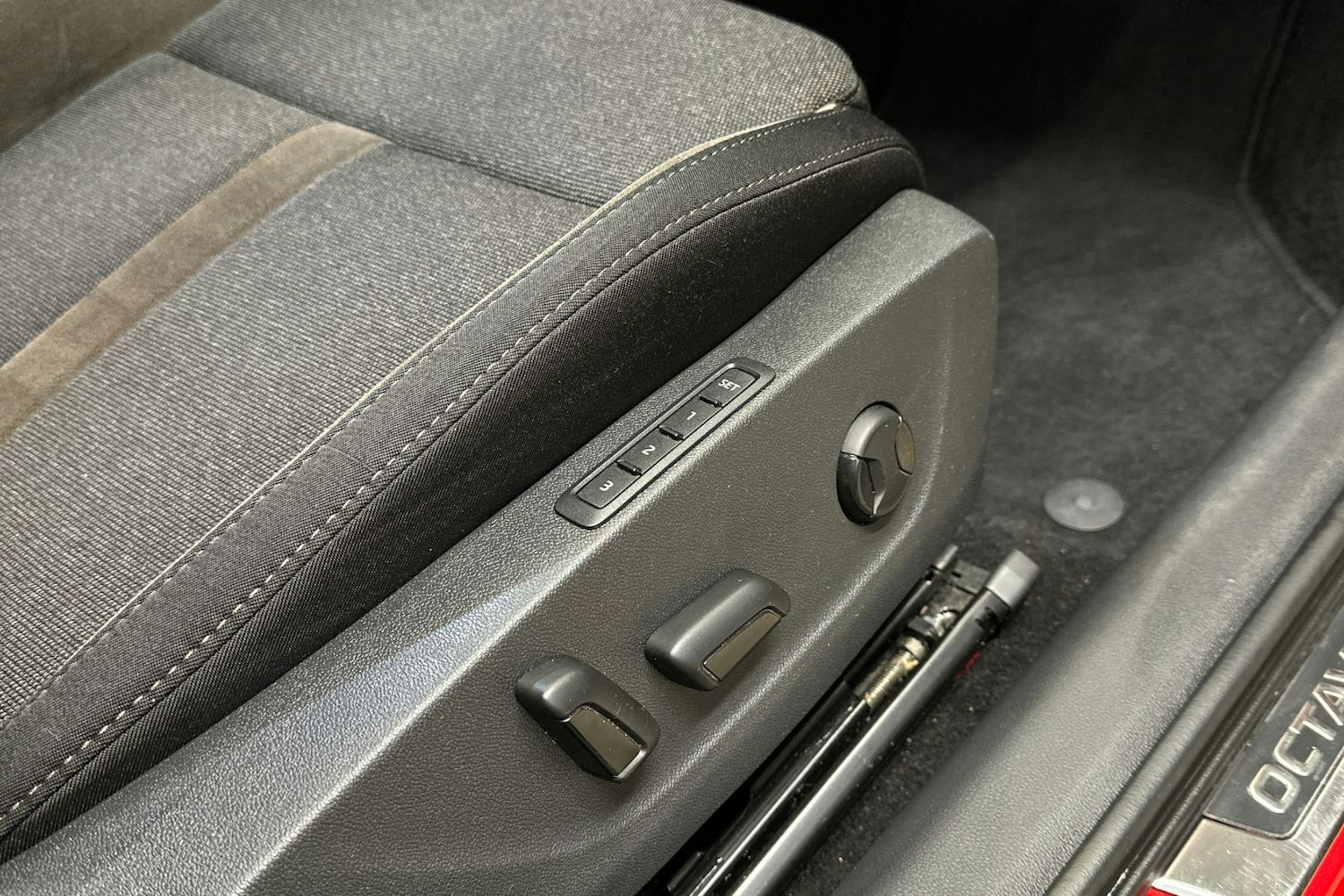 punainen Skoda Octavia 2022 kuva 15.