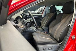 punainen Skoda Octavia 2022 kuva 16.