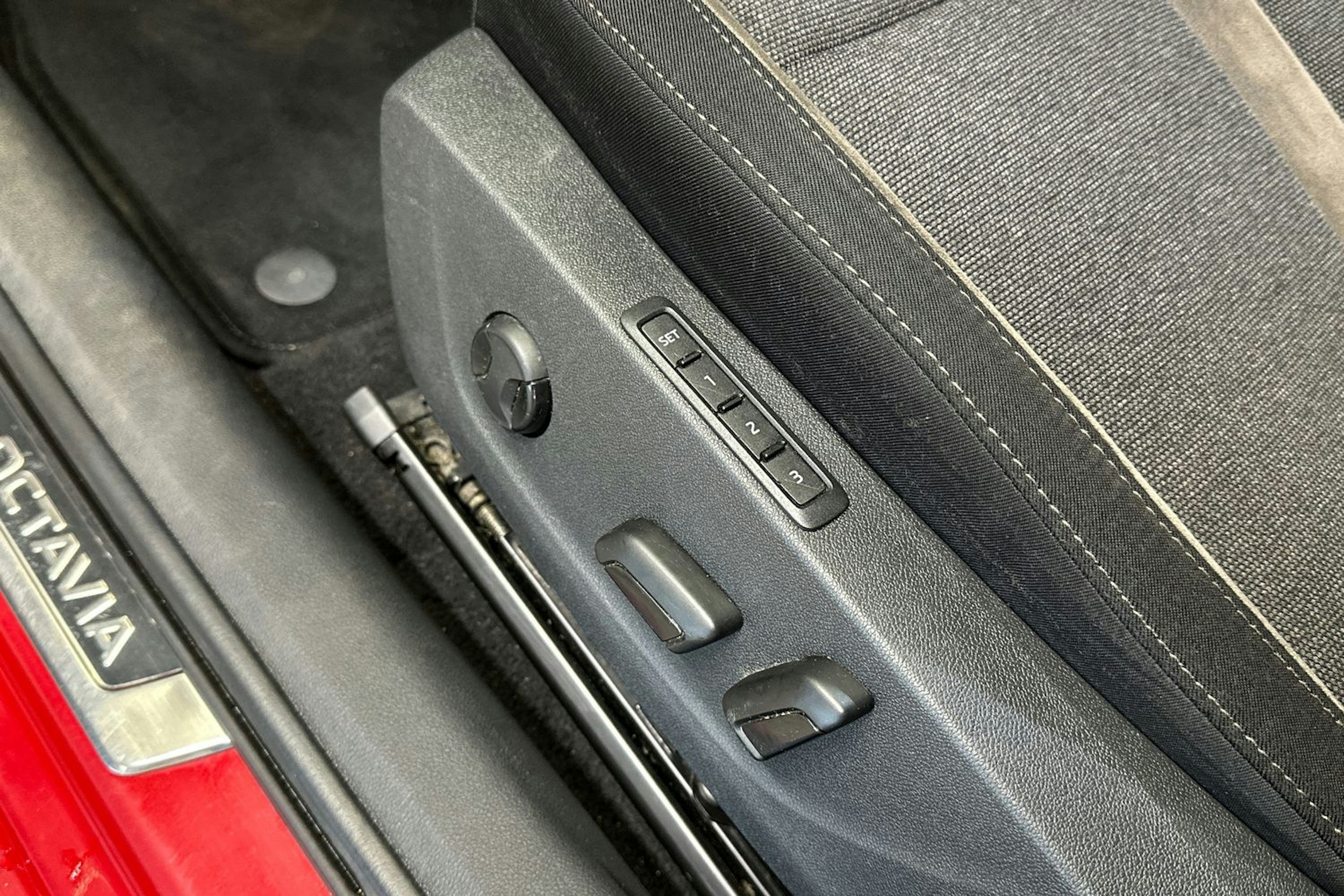 punainen Skoda Octavia 2022 kuva 17.