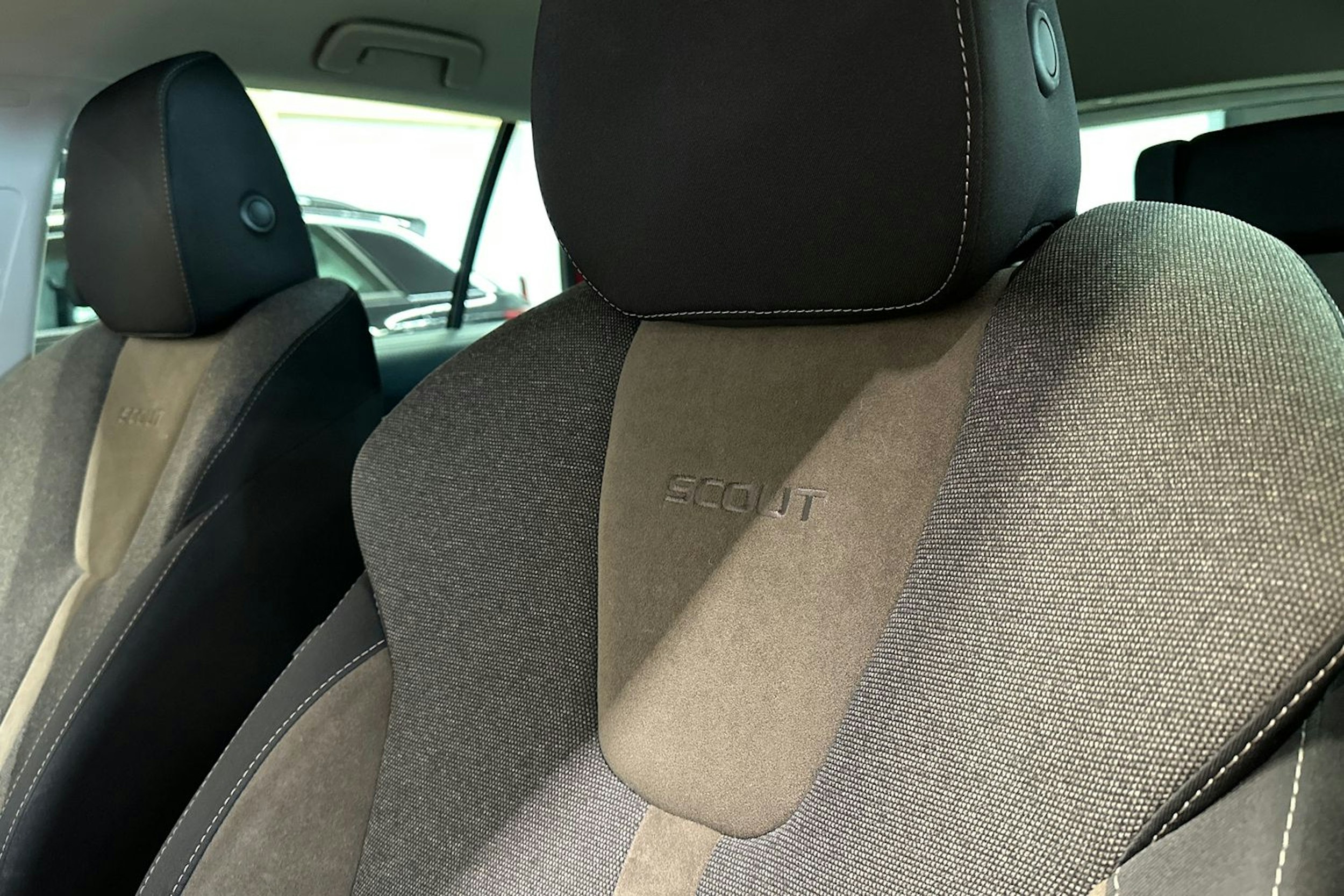 punainen Skoda Octavia 2022 kuva 18.