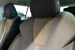 punainen Skoda Octavia 2022 kuva 18.