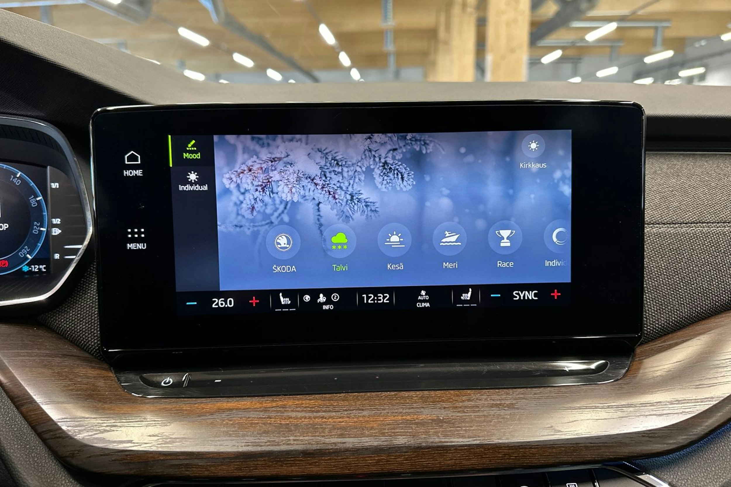 punainen Skoda Octavia 2022 kuva 22.