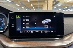 punainen Skoda Octavia 2022 kuva 23.