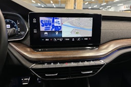 punainen Skoda Octavia 2022 kuva 24.