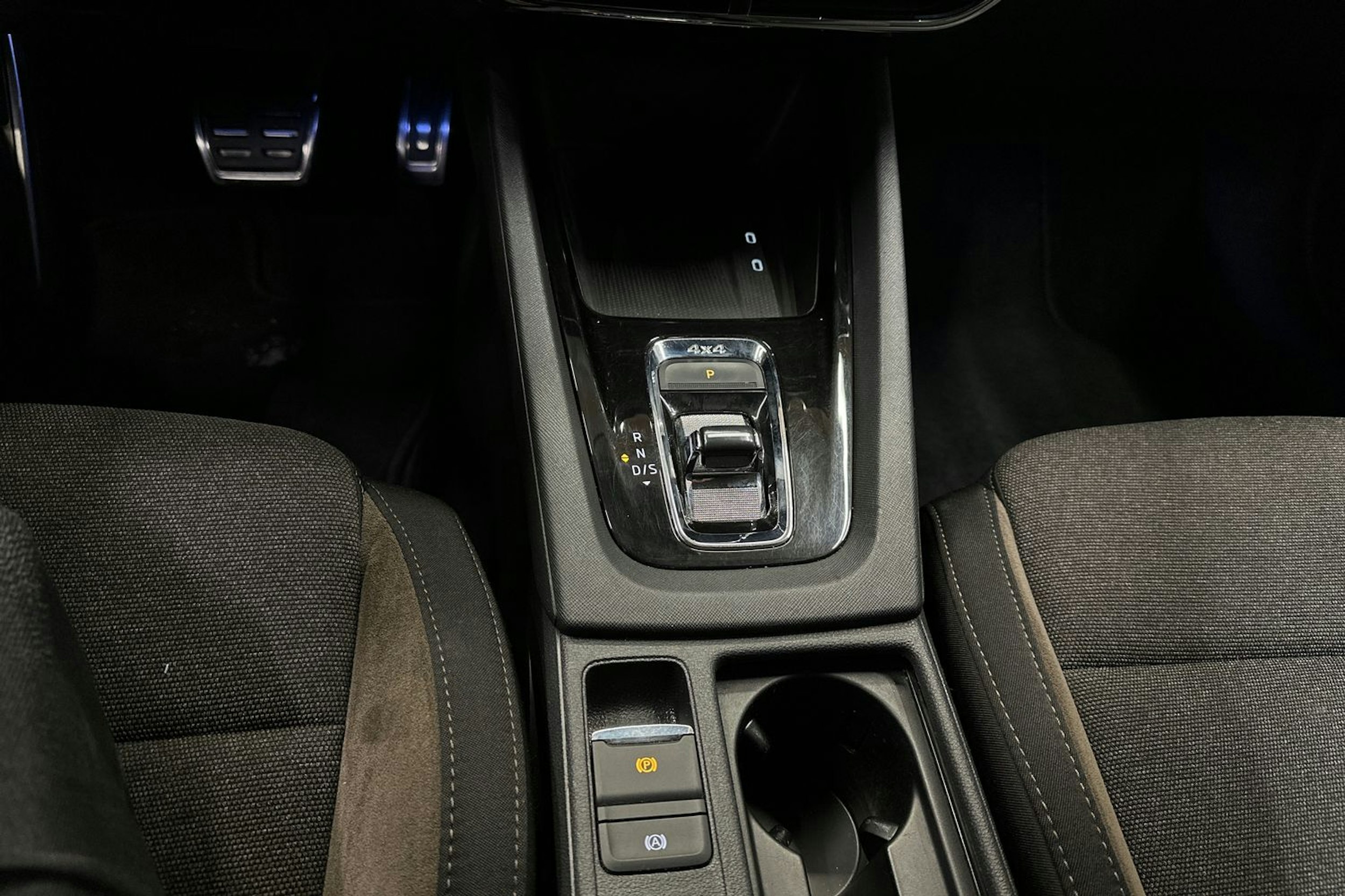 punainen Skoda Octavia 2022 kuva 25.