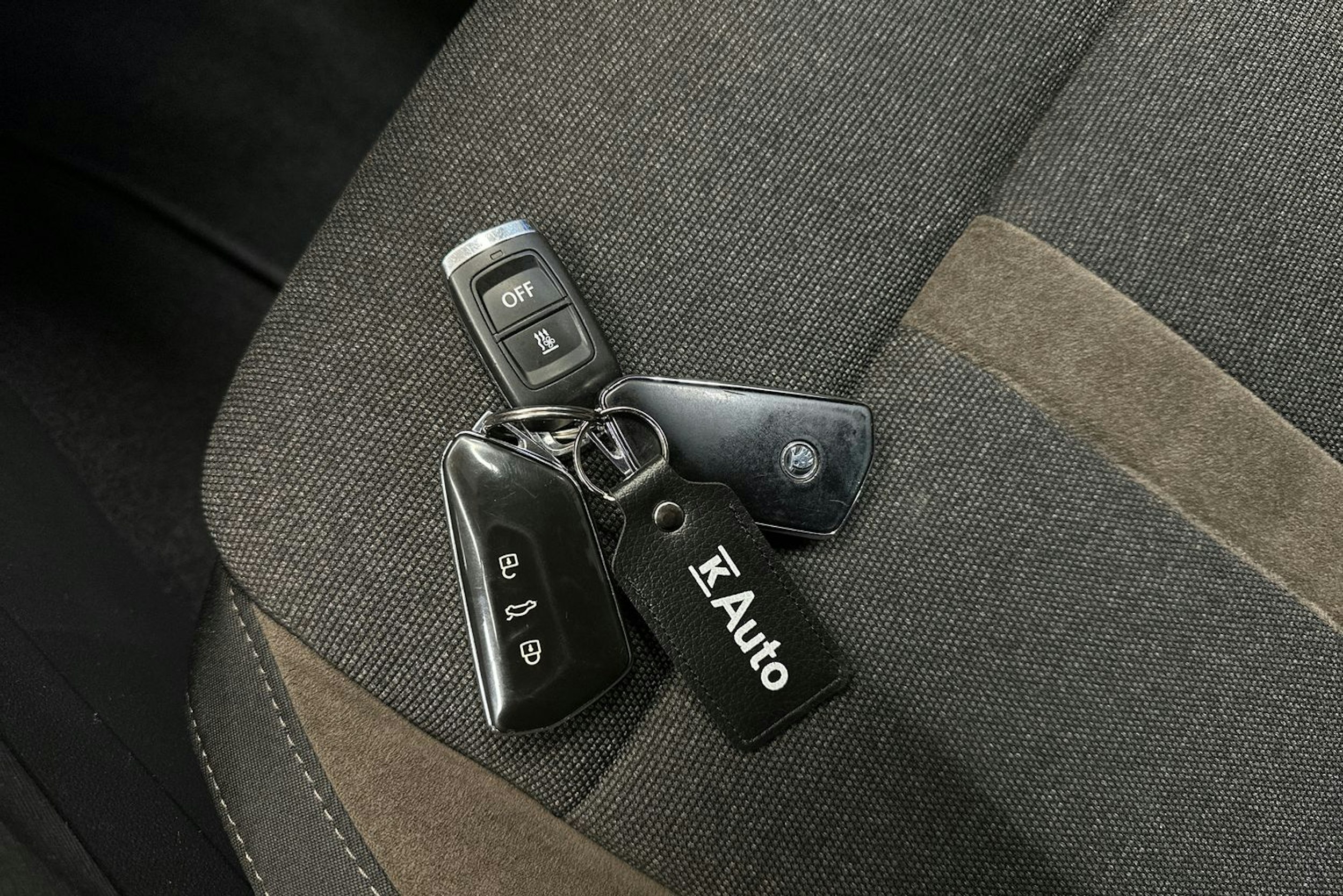 punainen Skoda Octavia 2022 kuva 26.