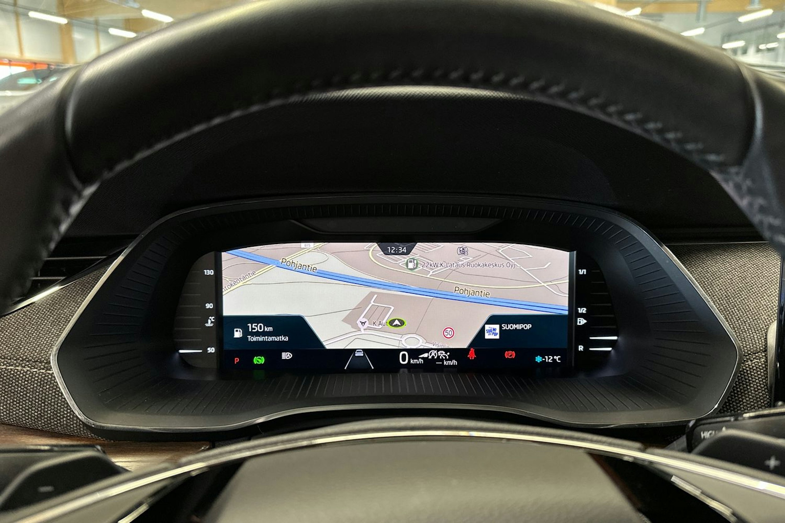 punainen Skoda Octavia 2022 kuva 27.