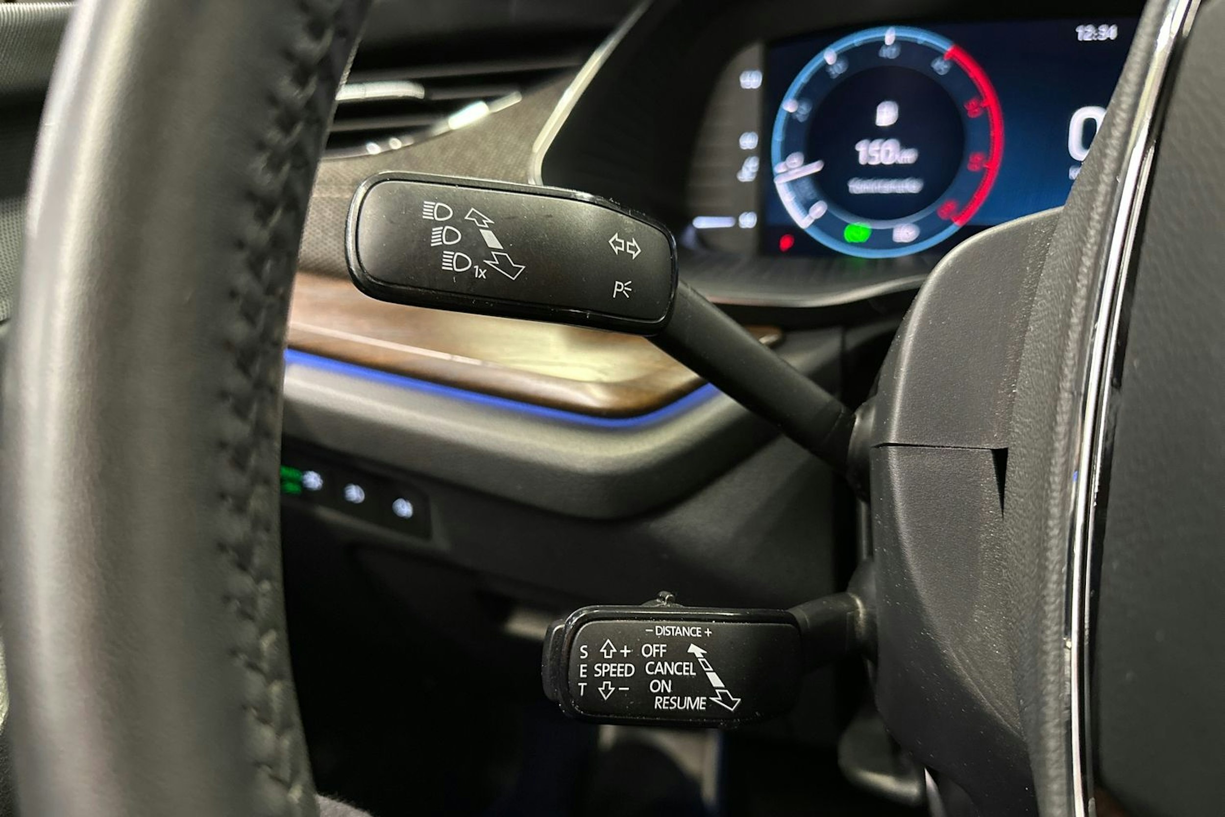 punainen Skoda Octavia 2022 kuva 28.