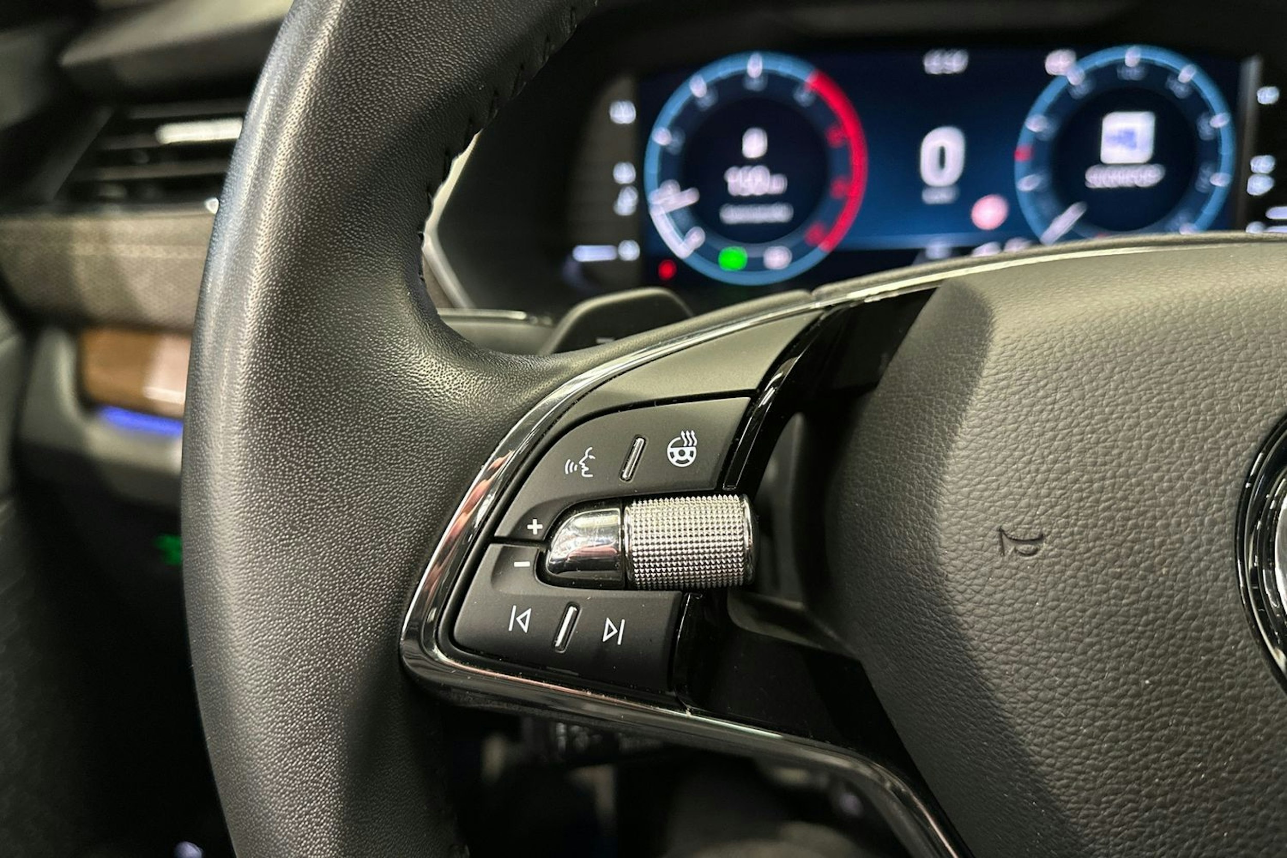 punainen Skoda Octavia 2022 kuva 30.