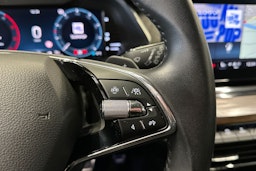 punainen Skoda Octavia 2022 kuva 31.