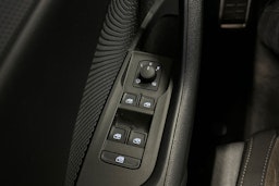 punainen Skoda Octavia 2022 kuva 33.