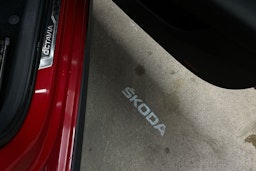 punainen Skoda Octavia 2022 kuva 38.