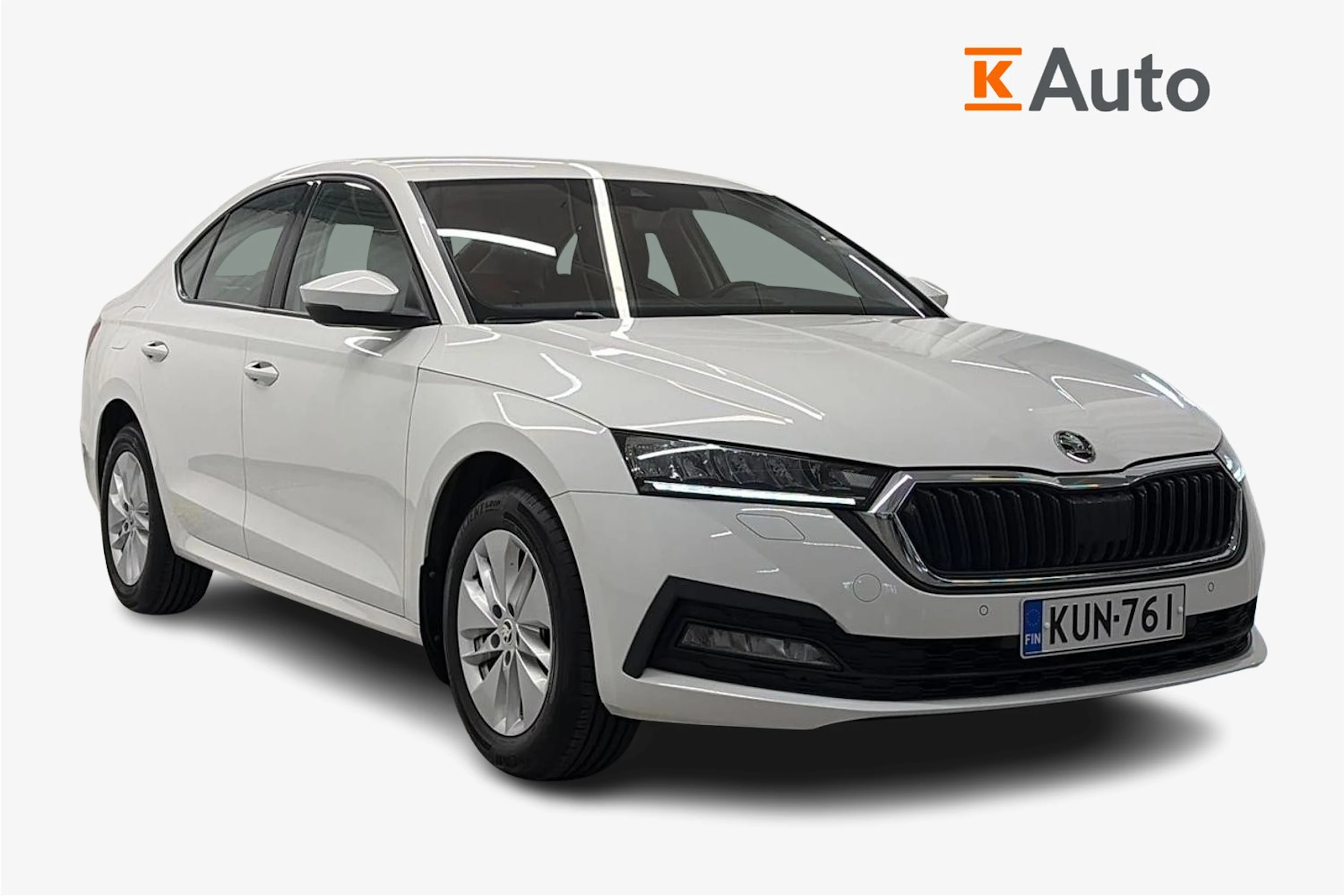 Valkoinen Skoda OCTAVIA 2022 kuva 1.
