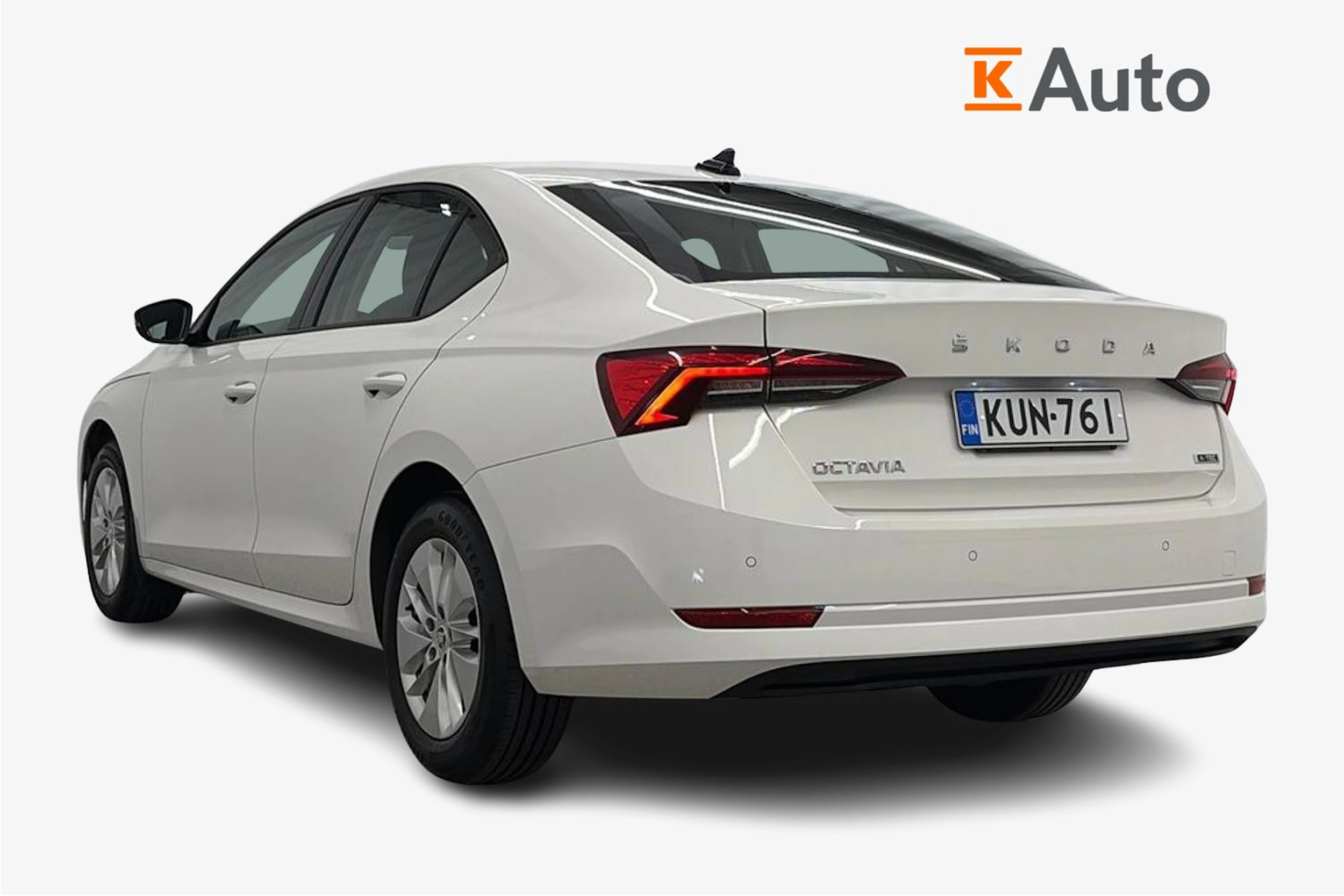 Valkoinen Skoda OCTAVIA 2022 kuva 2.