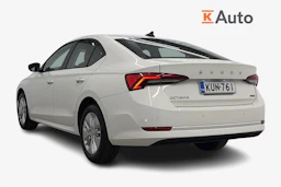 Valkoinen Skoda OCTAVIA 2022 kuva 2.