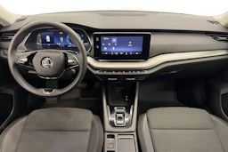 Valkoinen Skoda OCTAVIA 2022 kuva 7.