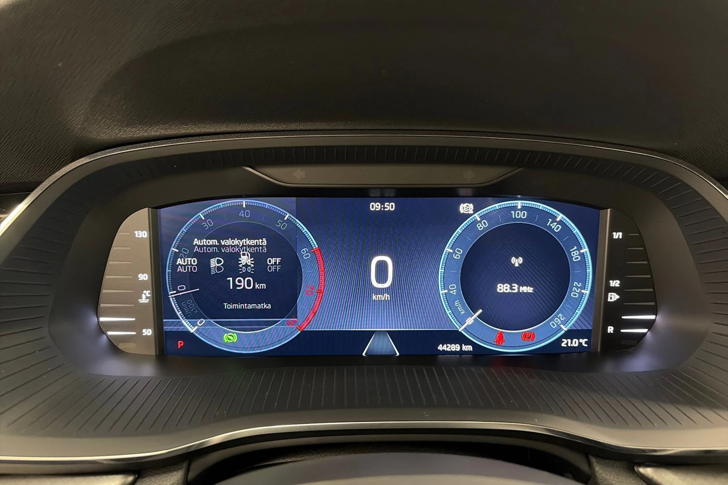 Valkoinen Skoda OCTAVIA 2022 kuva 13.