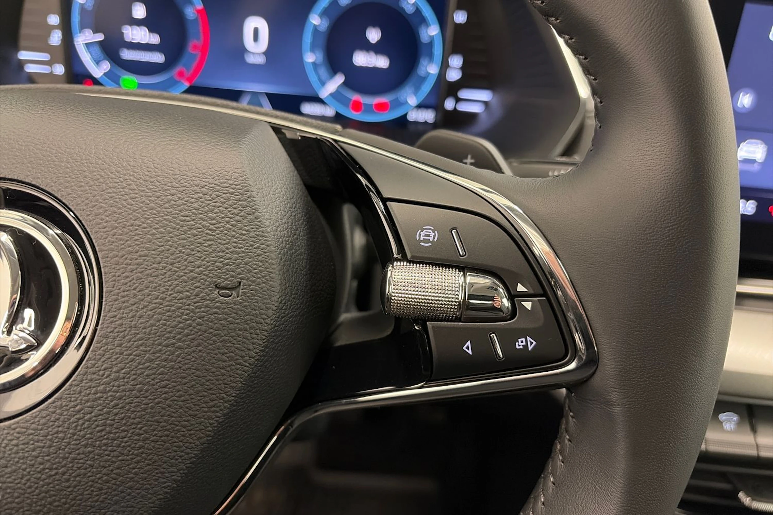 Valkoinen Skoda OCTAVIA 2022 kuva 15.