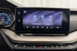Valkoinen Skoda OCTAVIA 2022 kuva 21.