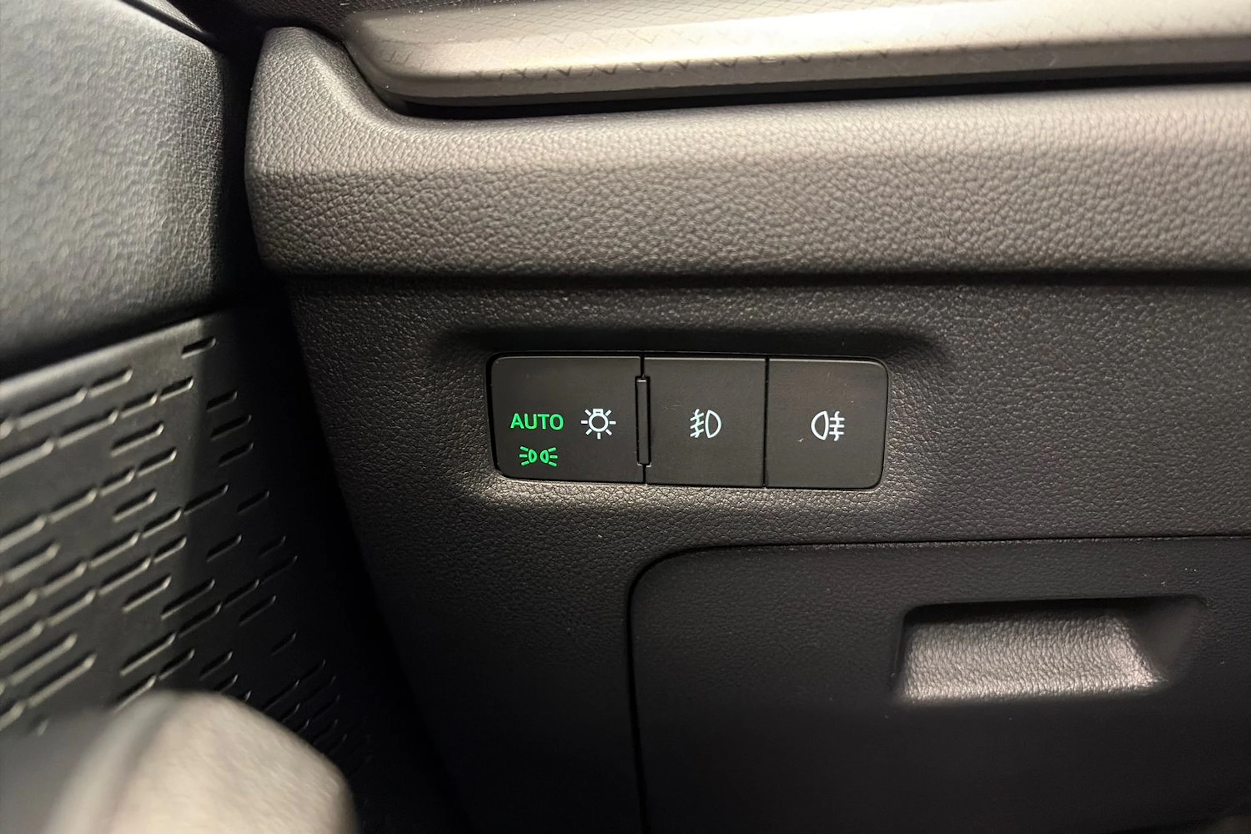 Valkoinen Skoda OCTAVIA 2022 kuva 23.