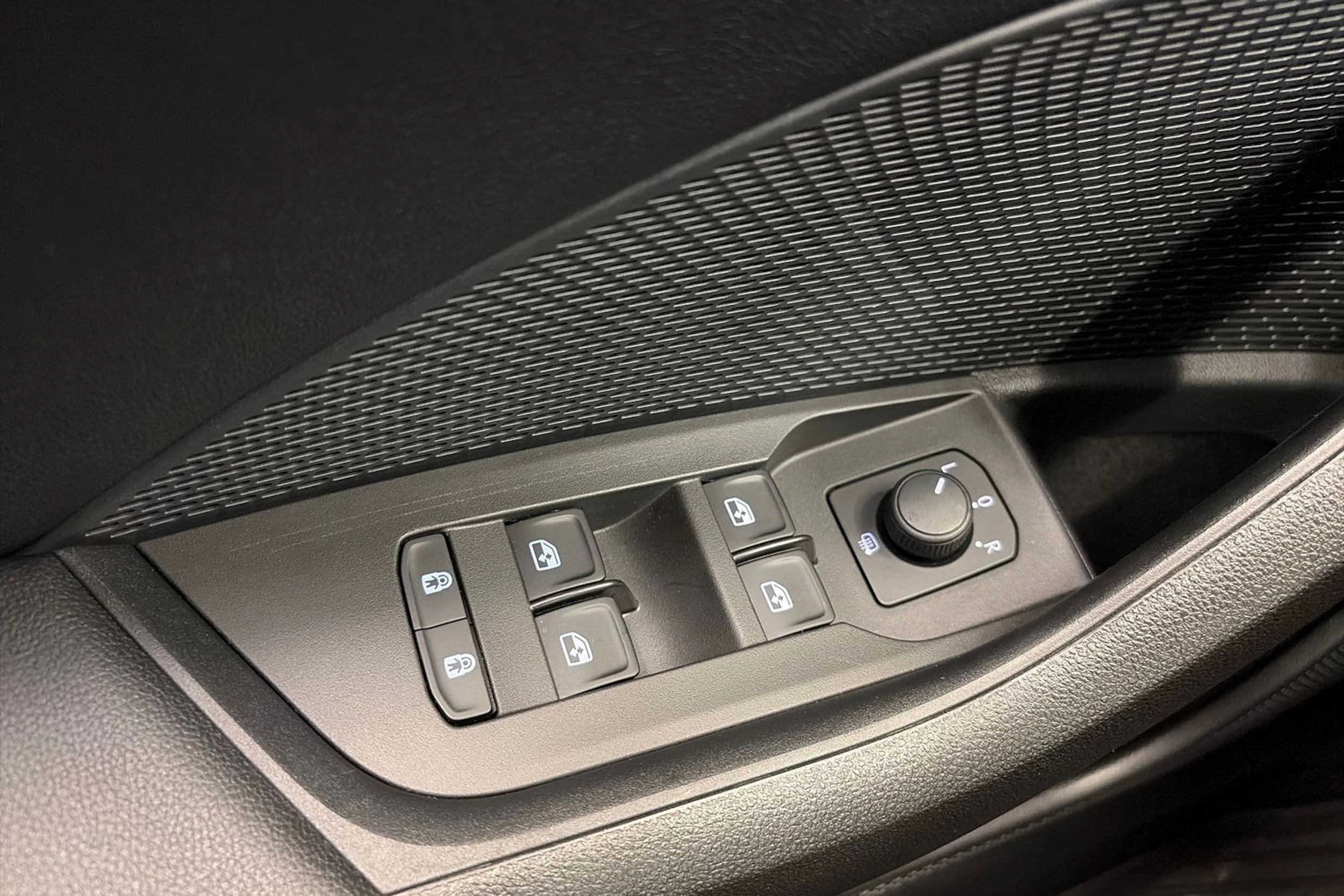 Valkoinen Skoda OCTAVIA 2022 kuva 24.