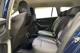 sininen Skoda Octavia 2022 kuva 8.