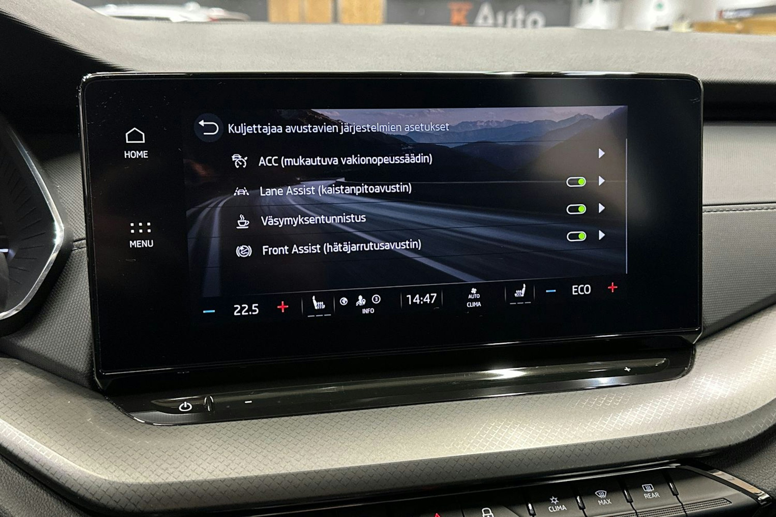 sininen Skoda Octavia 2022 kuva 13.