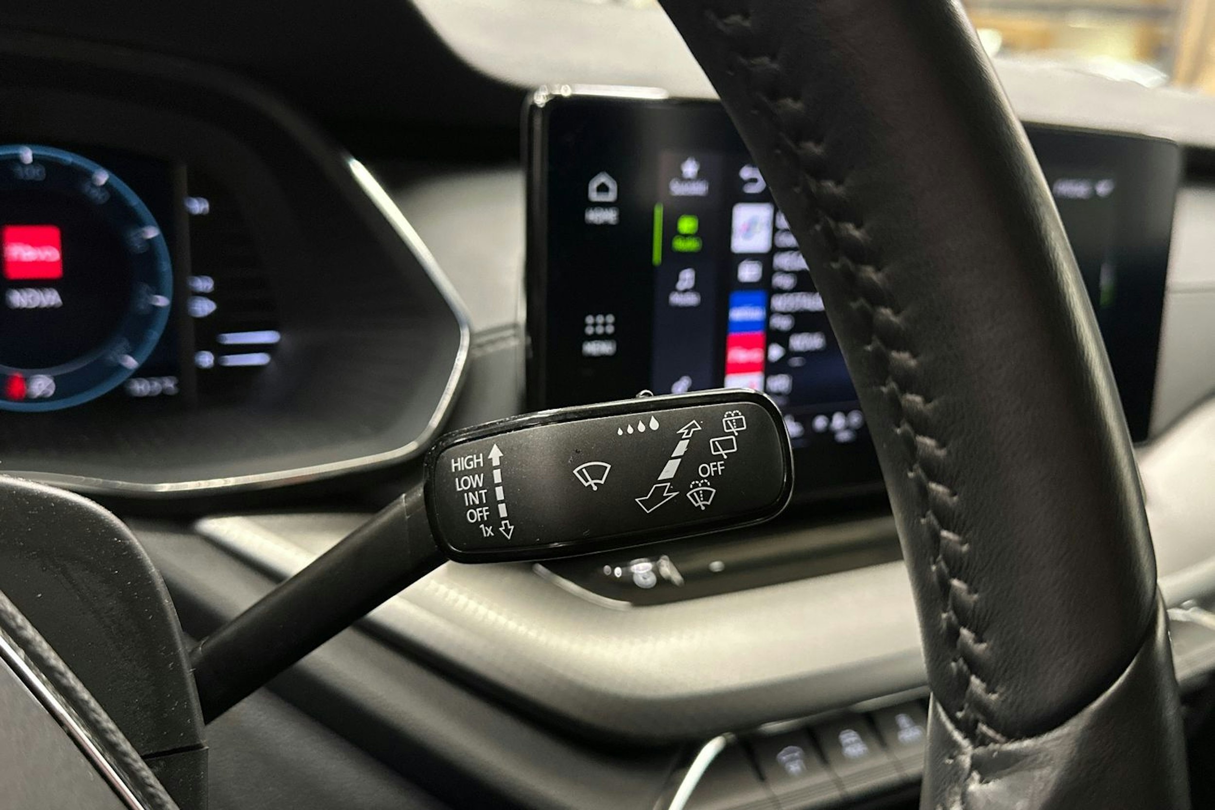 sininen Skoda Octavia 2022 kuva 18.