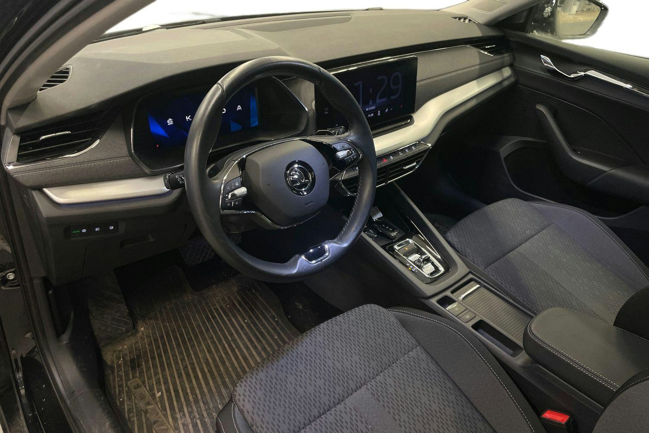 Musta Skoda OCTAVIA 2022 kuva 3.