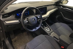 Musta Skoda OCTAVIA 2022 kuva 3.