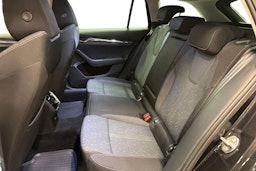 Musta Skoda OCTAVIA 2022 kuva 10.