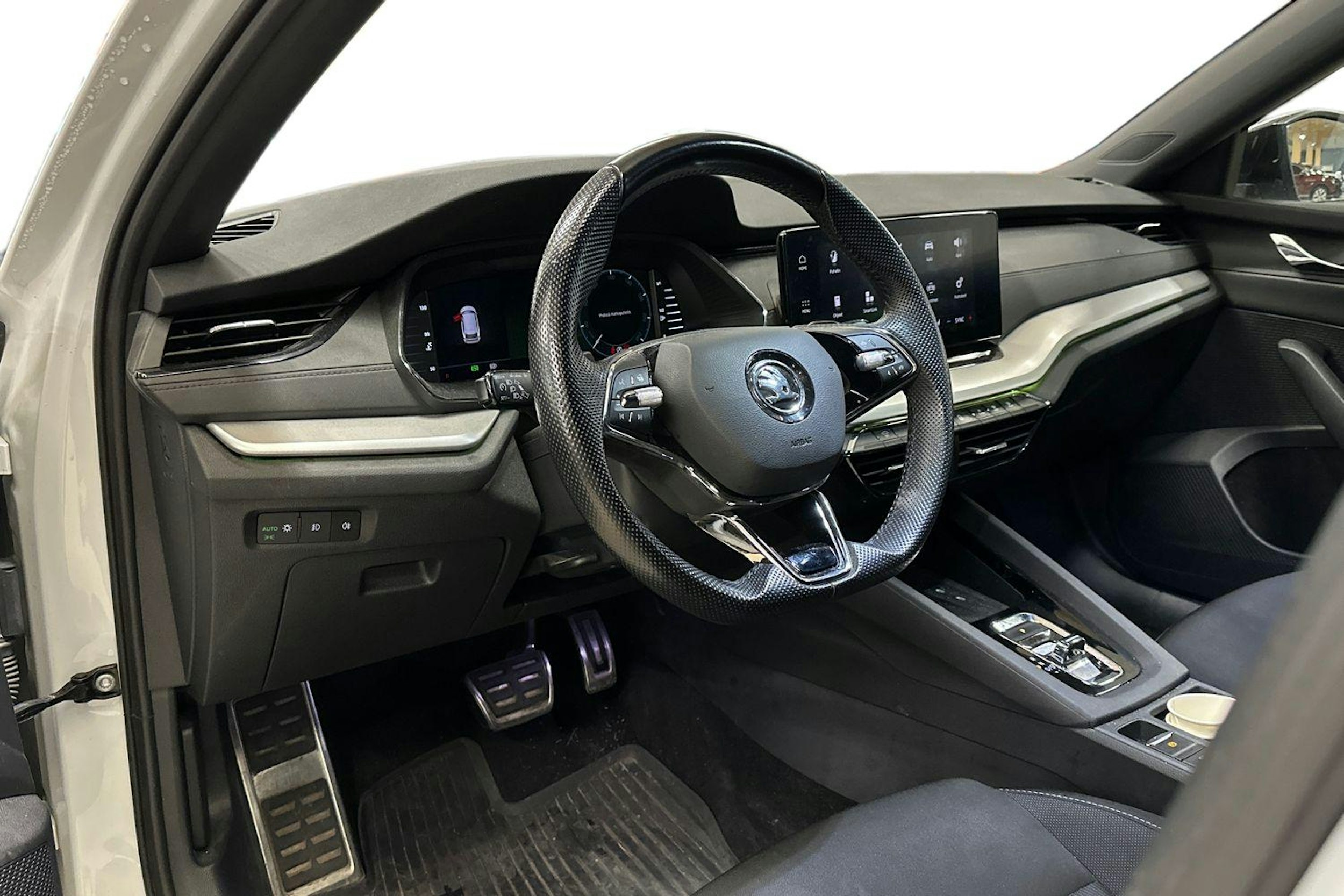 valkoinen Skoda Octavia 2022 kuva 3.