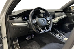 valkoinen Skoda Octavia 2022 kuva 3.