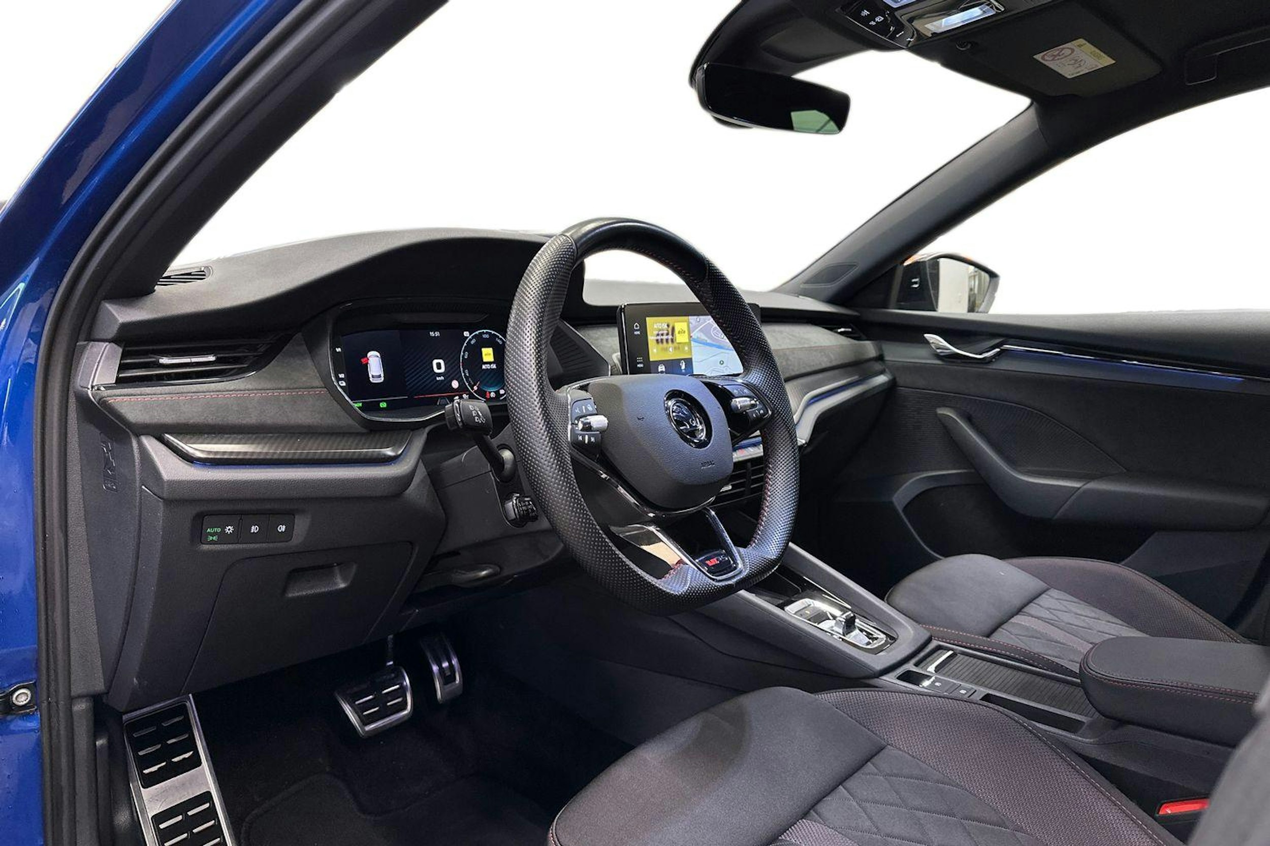 sininen Skoda Octavia 2023 kuva 6.