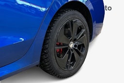 sininen Skoda Octavia 2023 kuva 9.