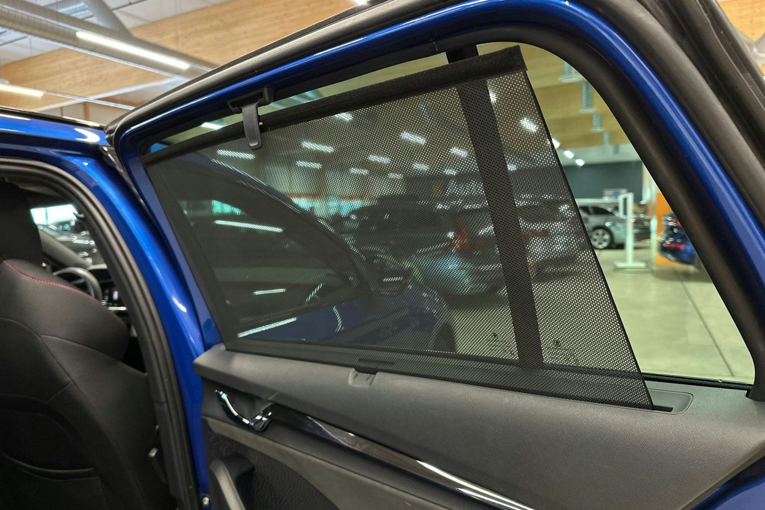 sininen Skoda Octavia 2023 kuva 12.