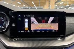 sininen Skoda Octavia 2023 kuva 14.