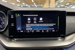 sininen Skoda Octavia 2023 kuva 16.