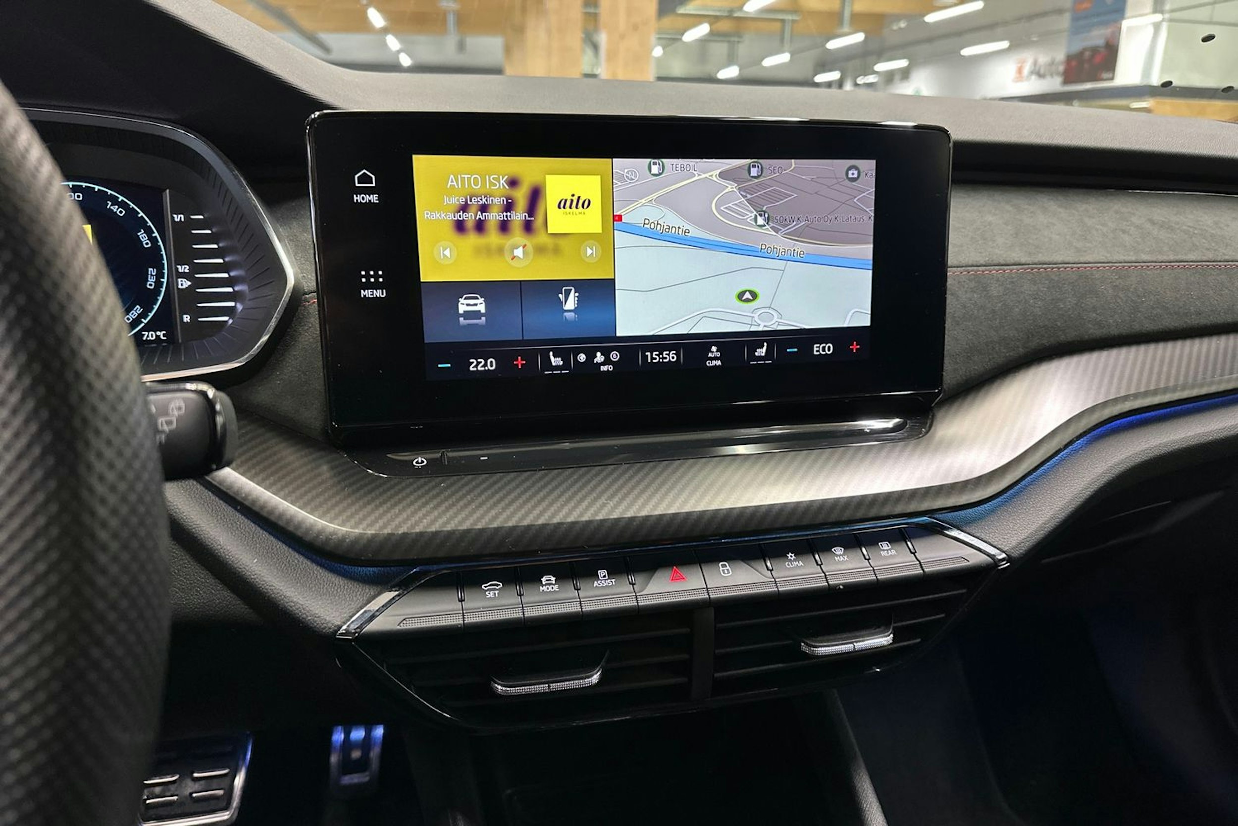 sininen Skoda Octavia 2023 kuva 18.