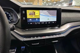 sininen Skoda Octavia 2023 kuva 18.